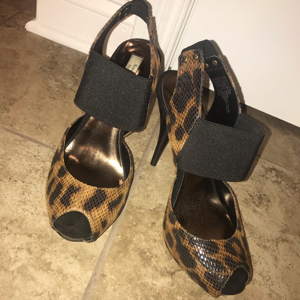 Simply Vera: Vera Wang leopard print heel